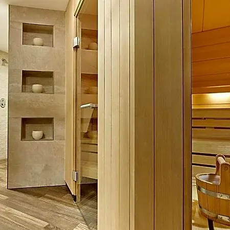 Sachsenpark-hotel Szálloda 4*